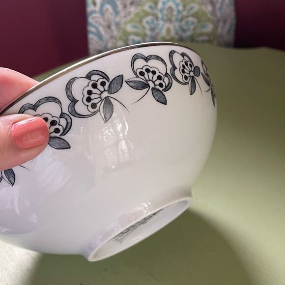 Fine Porcelain Dinnerware Portugal salad soup bowl. Blue floral. - Picture 3 of 7